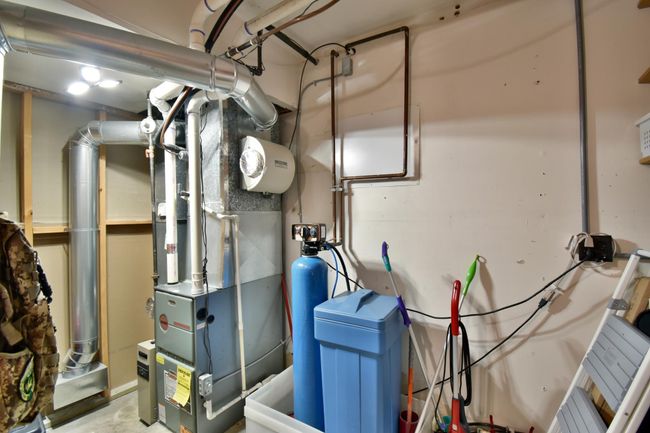 Utility room for extra storage, owned h20 softener | Image 23