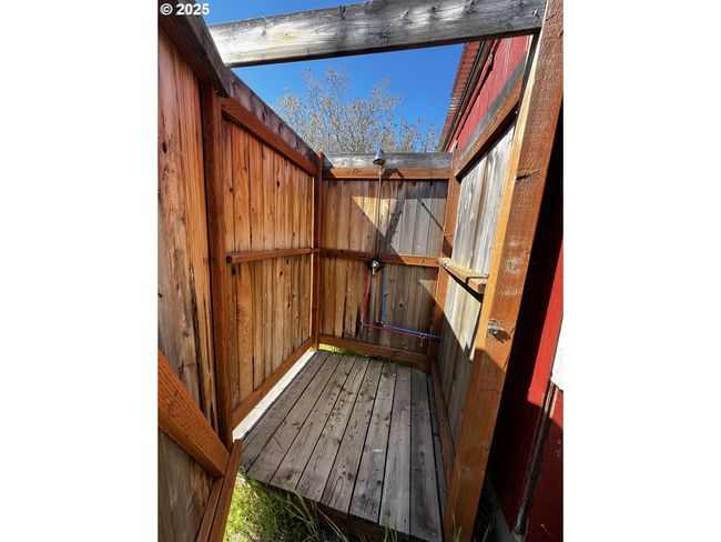 99 3 Rd St, House other with 1 bedrooms, 2 bathrooms and null parking in Maupin OR | Image 7