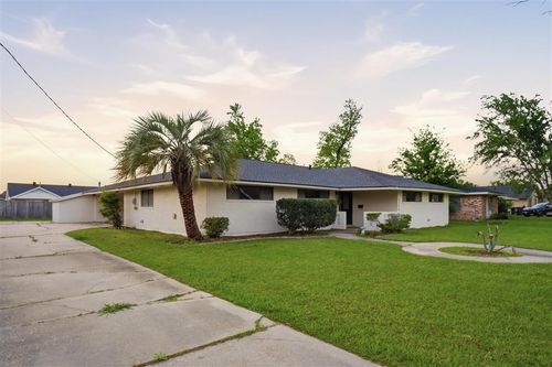 2200 Barbe Ct, Lake Charles, LA, 70601-9012 | Card Image