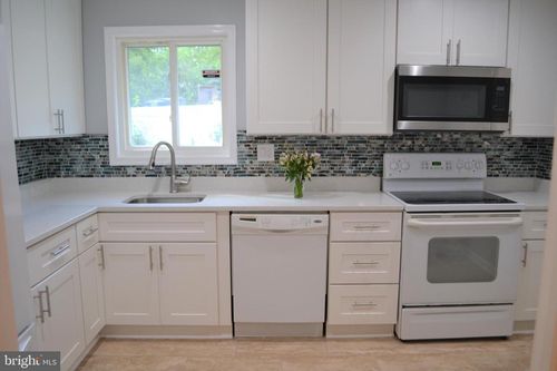 3809 Whispering Ln, FALLS CHURCH, VA, 22041-1133 | Card Image