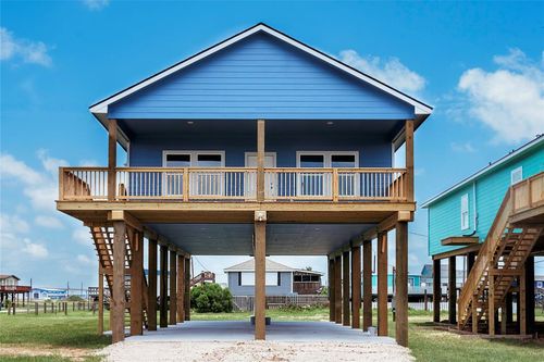 528 Thunder Rd, Surfside Beach, TX, 77541-8400 | Card Image