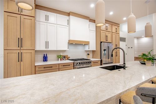 10025 Netherton Dr, Las Vegas, NV, 89134-7545 | Card Image