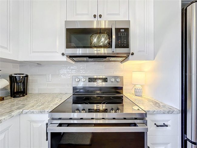 865 Scenic View Cir, House other with 3 bedrooms, 2 bathrooms and null parking in Minneola FL | Image 14