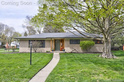 31729 Mayfair Ln, Beverly Hills, MI, 48025-4037 | Card Image