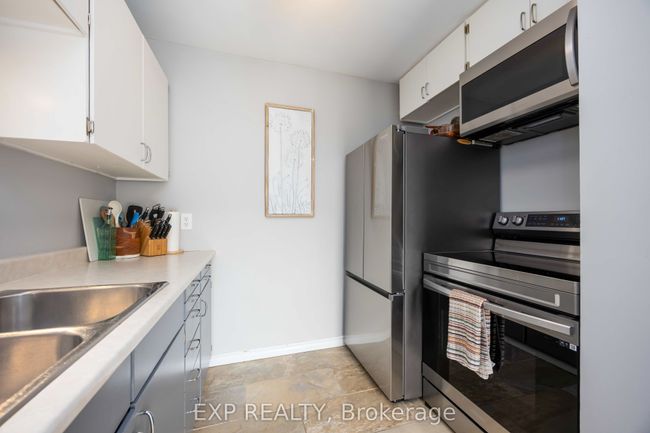 6 - 847 Ross Ave, Condo with 2 bedrooms, 2 bathrooms and 1 parking in Sarnia ON | Image 11