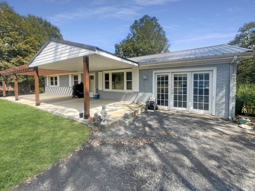 110 Peachtree St, Tennessee Ridge, TN, 37178-5124 | Card Image