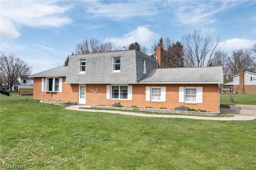 7428 Shadyview Ave Nw, Massillon, OH, 44646-9357 | Card Image