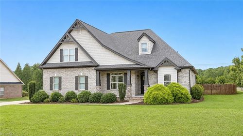 104 Tyler Ct, Advance, NC, 27006-7356 | Card Image