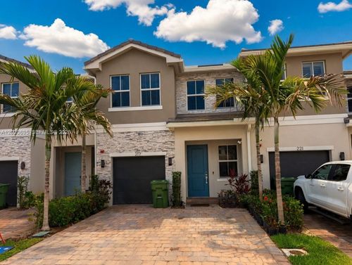 217 Sw 170th Ave, Pembroke Pines, FL, 33027-4591 | Card Image