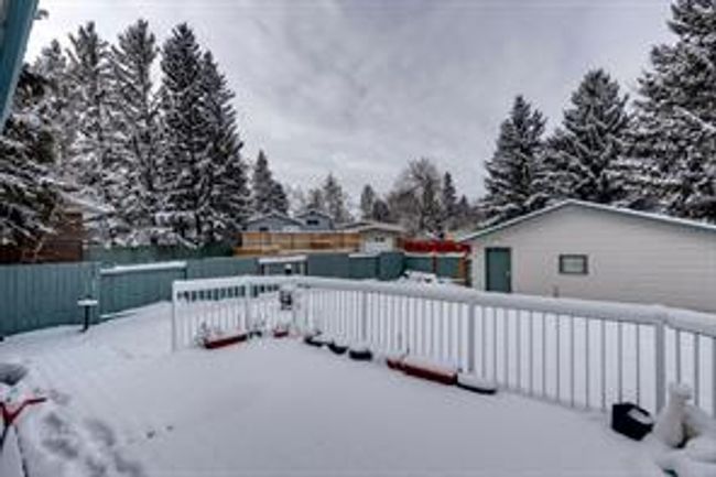 9611 24 St Sw, House detached with 5 bedrooms, 2 bathrooms and 2 parking in Calgary AB | Image 14