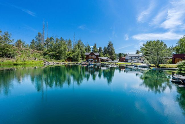 Expansive lagoon | Image 35