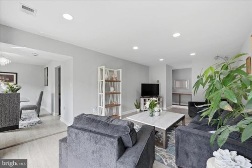 102-9731 Kings Crown Ct, FAIRFAX, VA, 22031-5031 | Card Image