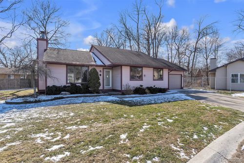 7-15 Lana Ct, Mount Clemens, MI, 48043-2261 | Card Image