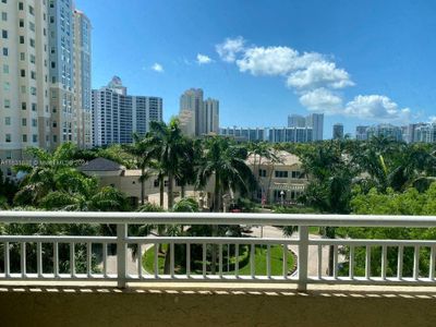 507 - 19501 W Country Club Dr, Condo with 2 bedrooms, 2 bathrooms and null parking in Aventura FL | Image 1