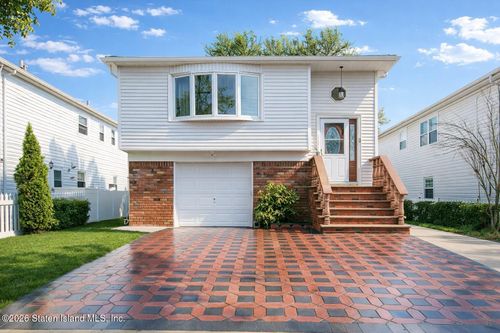 697 Woolley Ave, Staten Island, NY, 10314-4217 | Card Image