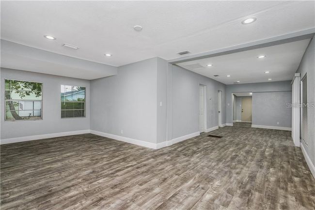 Front House Living Room | Image 25