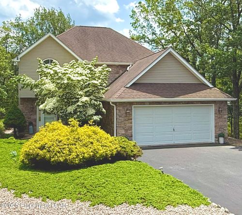 8 Glen Abbey Rd, Hazle Township, PA, 18202-9531 | Card Image