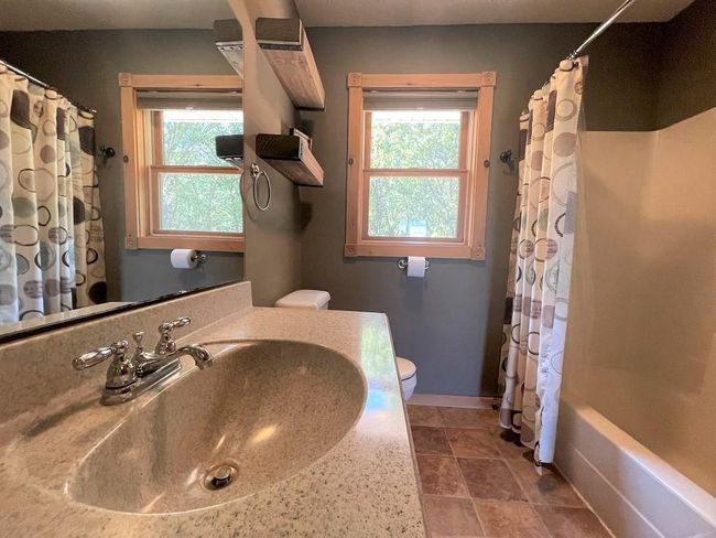 Full bath on upper level. | Image 15