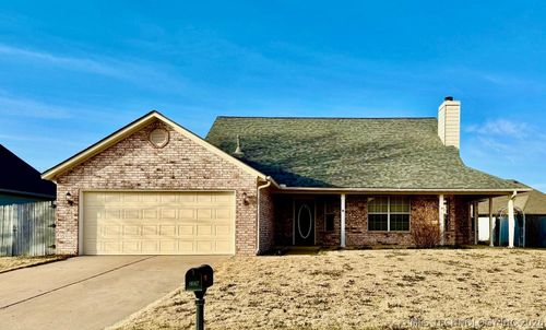 8047 Vintage Trace Dr, Claremore, OK, 74019-7511 | Card Image