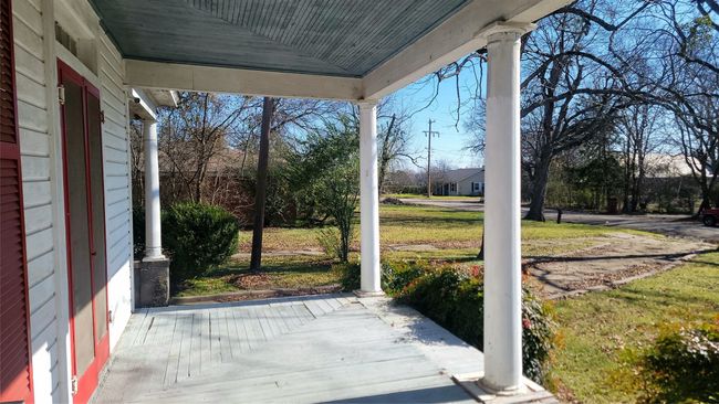909 W Broadway St, House other with 4 bedrooms, 3 bathrooms and null parking in Clarksville TX | Image 25