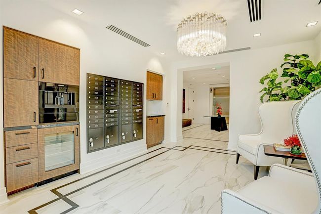 [Mail Room & Coffee Bar] | Image 39