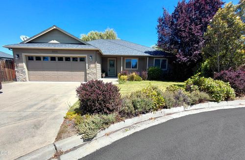 3272 Nellie Ettinger Lane, Medford, OR, 97504 | Card Image