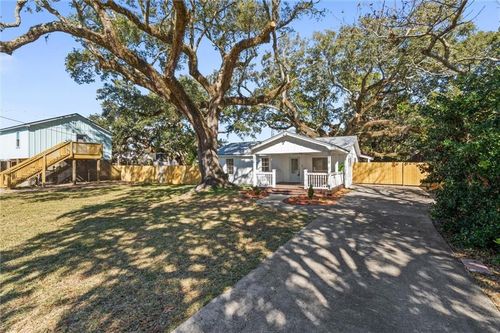818 Cadillac Ave, Dauphin Island, AL, 36528-4446 | Card Image