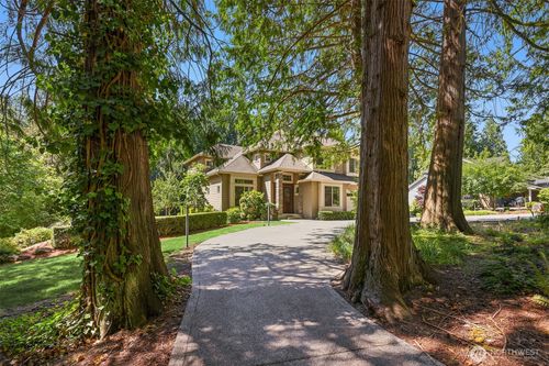20125 Se 24th St, Sammamish, WA, 98075-9635 | Card Image