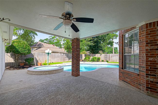 Covered patio to enjoy the great outdoors, no matter the weather. | Image 41