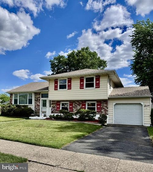 7 Cedar Mill Ln, MOUNT HOLLY, NJ, 08060-3204 | Card Image