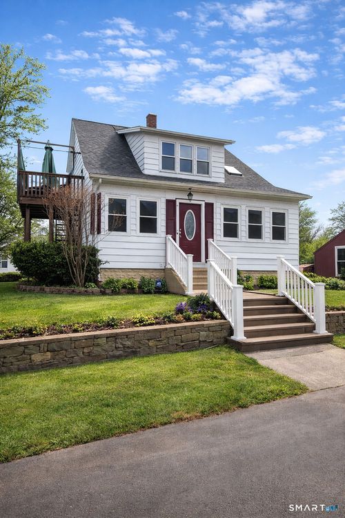 557 Strong Street, East Haven, CT, 06512 | Card Image