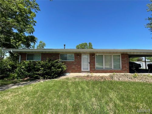 9411 Crockett Dr, Olivette, MO, 63132-2111 | Card Image