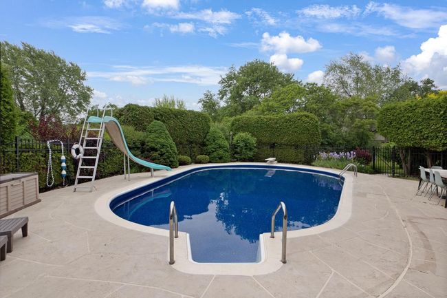 17835 Colline Vue Court, House other with 4 bedrooms, 3 bathrooms and null parking in Brookfield WI | Image 5
