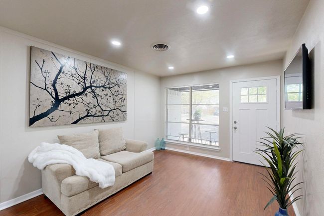 128 Se Gardens Blvd, House other with 3 bedrooms, 2 bathrooms and null parking in Burleson TX | Image 7