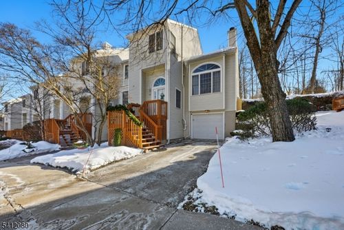 28 Ryan Ln, Lincoln Park, NJ, 07035-2127 | Card Image