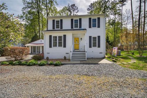 273 N Oakes Cir, Saluda, VA, 23149-3086 | Card Image