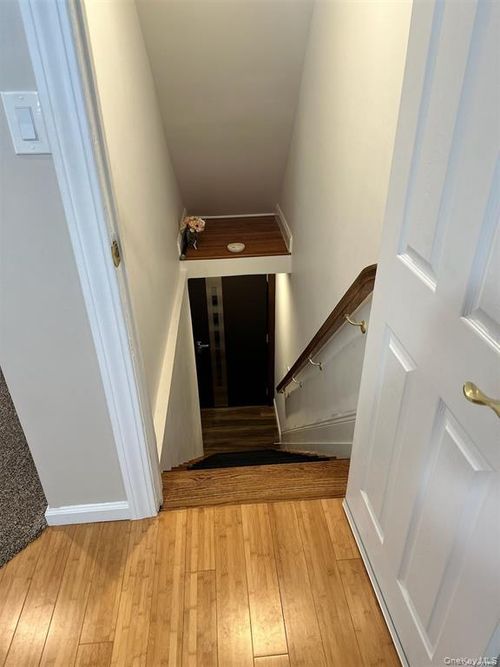 12 Bunnell Pl, Babylon, NY, 11704-6418 | Card Image