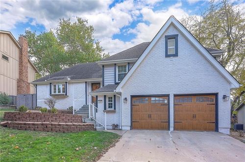 16207 136th St, Olathe, KS, 66062-1960 | Card Image