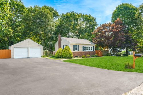 6 Hines Rd, Middle Island, NY, 11953-1524 | Card Image