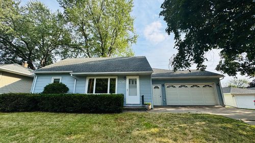 1716 Oakcrest Ave, Roseville, MN, 55113-2828 | Card Image