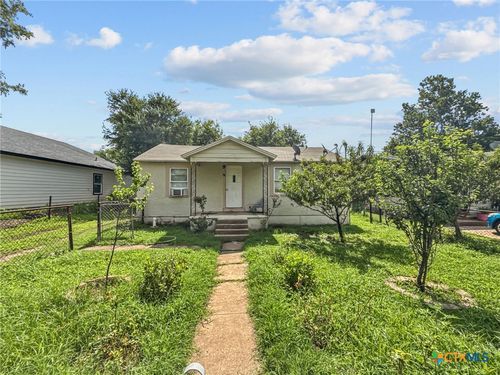 219 Spindletop St, Gatesville, TX, 76528-1733 | Card Image