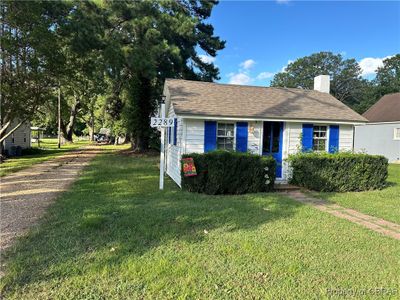 Cottage and driveway to the farm house | Image 3