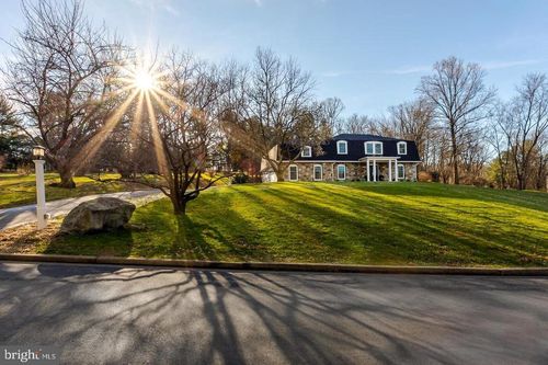 310 Crum Creek Ln, NEWTOWN SQUARE, PA, 19073-1604 | Card Image