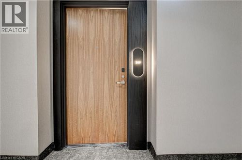 209-25 Wellington St S, Kitchener, ON, N2G0G5 | Card Image