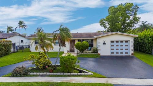 1620 Nw 122nd Ave, Pembroke Pines, FL, 33026-2538 | Card Image
