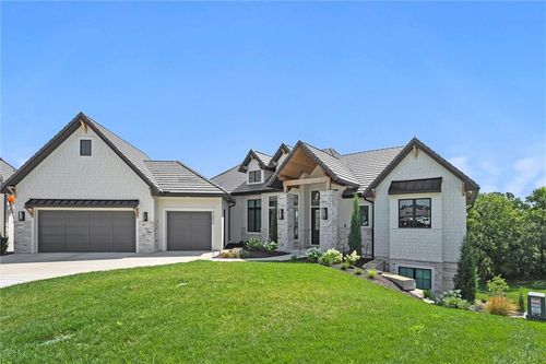 7390 N National Dr, Parkville, MO, 64152-4868 | Card Image