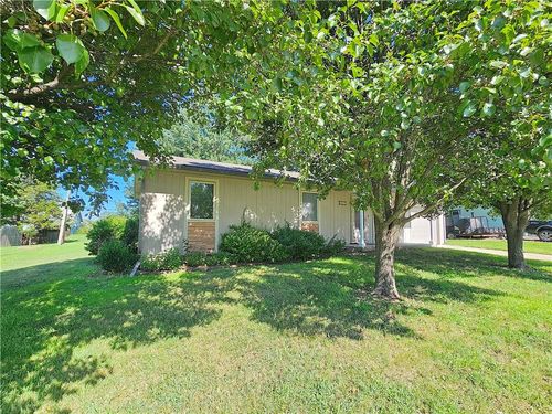 414 N Ash St, Garnett, KS, 66032-1807 | Card Image