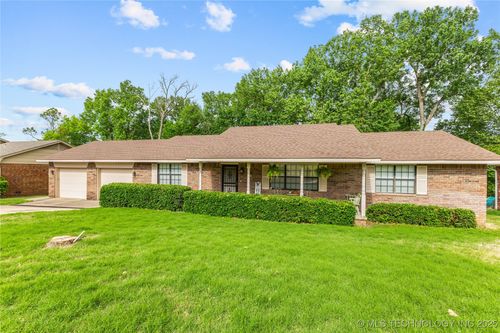 401 14th Pl, Ada, OK, 74820-7137 | Card Image