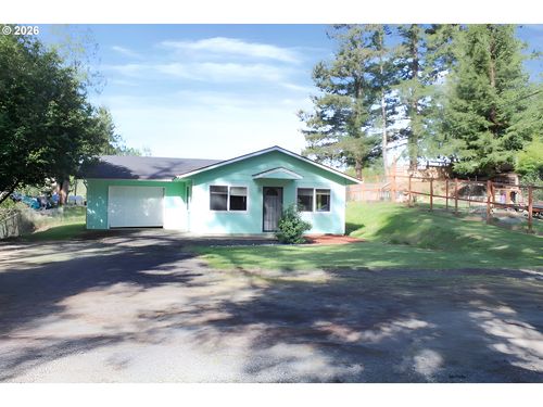 751 N Baxter St, Coquille, OR, 97423-1323 | Card Image