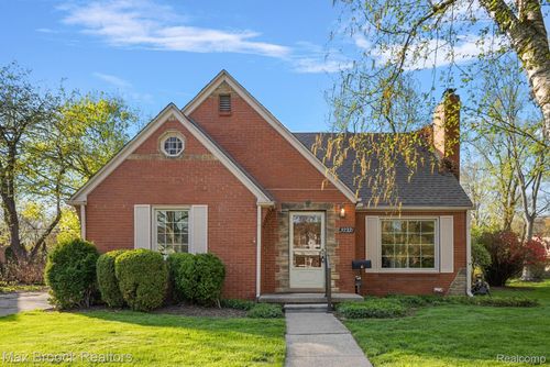 32321 Arlington Dr, Beverly Hills, MI, 48025-4219 | Card Image